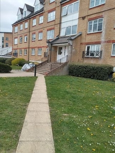 Flat to rent in Station Road, Elstree, Borehamwood WD6