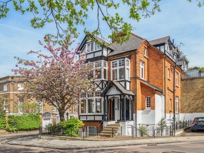 Flat to rent in The Hermitage, Richmond TW10