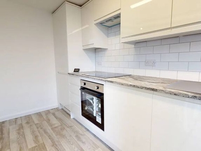 Flat to rent in Waddon Park Avenue, Waddon, Croydon CR0