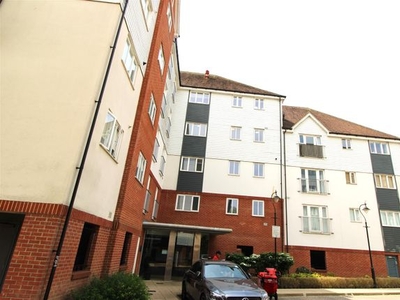 Flat to rent in Westwood Drive, Canterbury CT2