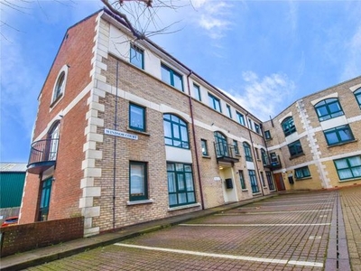 Flat to rent in Windsor Court, Corner Hall, Hemel Hempstead HP3
