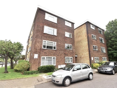 Flat to rent in Windsor Court, London N14