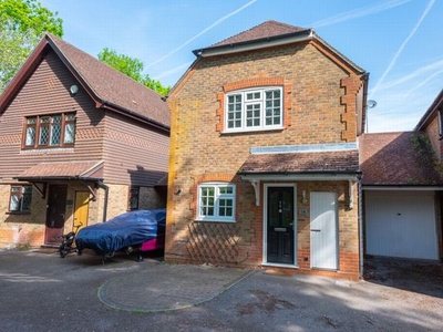 Link-detached house to rent in Herbs End, Farnborough GU14