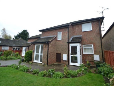 Maisonette to rent in Glen Close, Andover SP10