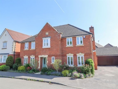 Property for sale in Monarch Drive, Shinfield, Reading RG2