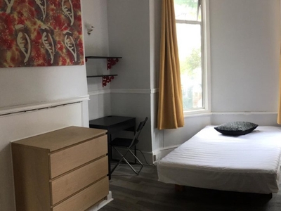 Room for rent in 3-Bedroom Apartment in Queen's Park