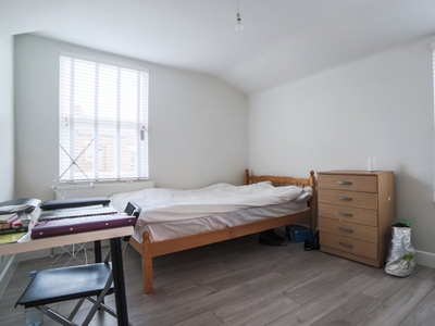 Room in 5-bedroom flatshare in South Tottenham, London