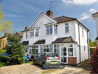 Semi-detached house to rent in Auckland Road, Potters Bar EN6