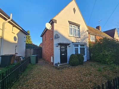 Semi-detached house to rent in Jubilee Crescent, Wellingborough, Northamptonshire. NN8