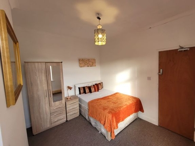 Shared accommodation to rent in Fitzwilliam Road, Rotherham S65