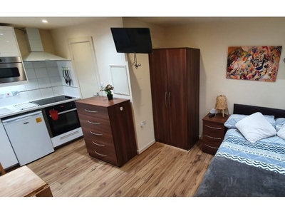 Studio apartment for rent in Kilburn, London