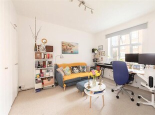 Studio Apartment For Sale In Belsize Grove, London