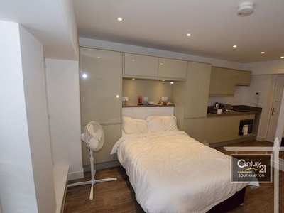Studio to rent in |Ref: R205933 |, Canute Road, Southampton SO14