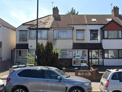 Terraced house to rent in Mitcham Road, Croydon CR0