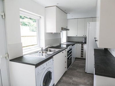 Terraced house to rent in Mostyn Road, Edbaston, Birmingham B16