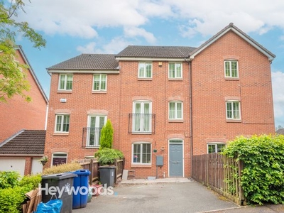 Town house to rent in Valley View, Valley Heights, Newcastle-Under-Lyme ST5