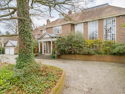 7 bedroom detached house for sale in The Bishops Avenue, Hampstead Garden Suburb, London, N2