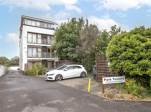 1 bedroom penthouse for sale in Richmond Park Road, Bournemouth, BH8