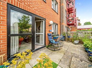 1 bedroom retirement property for sale in Mount Place, Guildford, Surrey, GU2