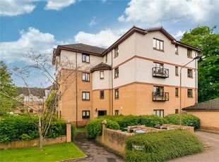 2 bed second floor flat for sale in Stirling
