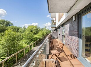 2 bedroom apartment for sale in Cygnet House, Drake Way, Reading, RG2