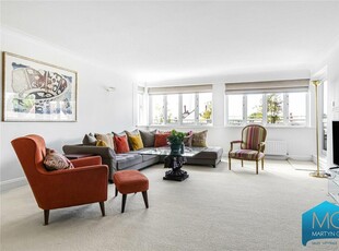 2 bedroom apartment for sale in Hendon Lane, Finchley, London, N3