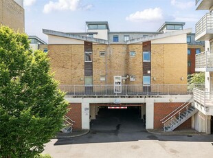 2 bedroom apartment for sale in Kingfisher Meadow, Maidstone, ME16