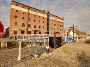 2 bedroom apartment for sale in Lock Warehouse, Gloucester Docks, GL1