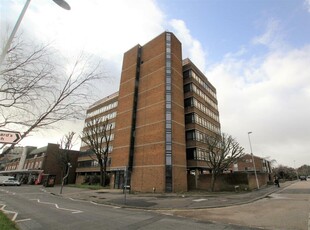2 bedroom apartment for sale in Strand Parade, Goring-by-Sea, Worthing, BN12