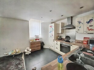 2 bedroom apartment for sale in Thornton Road, Bradford, West Yorkshire, BD1
