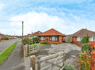 2 bedroom bungalow for sale in Arundel Road, Totton, Southampton, Hampshire, SO40