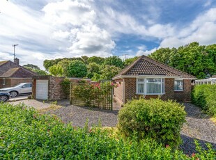 2 bedroom bungalow for sale in Midhurst Drive, Goring By Sea, West Sussex, BN12