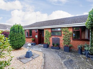 2 bedroom detached bungalow for sale in Rothwell Gardens, Woodley, Reading, RG5 4TJ, RG5