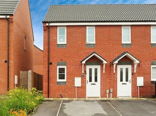 2 bedroom end of terrace house for sale in Lumley Avenue, Kingswood, Hull, HU7