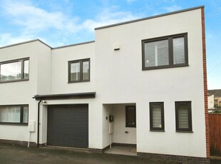 2 bedroom end of terrace house for sale in Wellesley Road, Cheltenham, Gloucestershire, GL50