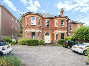 2 bedroom flat for sale in Albury Road, Guildford, Surrey, GU1