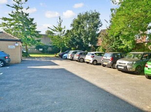 2 bedroom flat for sale in Broadwater Road, Worthing, West Sussex, BN14