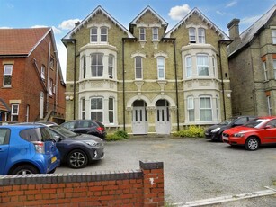 2 bedroom flat for sale in Clapham Road, Bedford, MK41