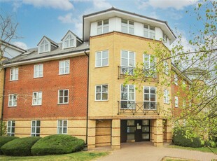 2 bedroom flat for sale in Dorchester Court, Dexter Close, St. Albans, AL1