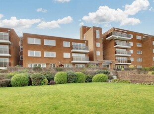 2 bedroom flat for sale in Grand Avenue, Worthing, BN11