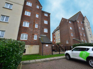 2 bedroom flat for sale in Madeira Way, Eastbourne, East Sussex, BN23