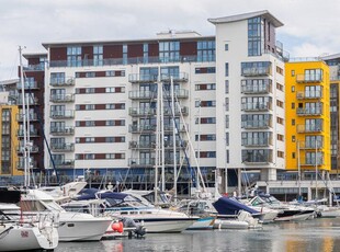 2 bedroom flat for sale in Midway Quay, Eastbourne, BN23