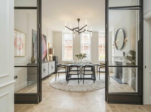 2 bedroom flat for sale in South Audley Street, Mayfair, W1K