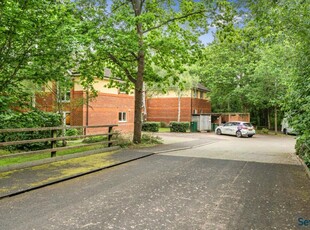2 bedroom flat for sale in St. Marys Way, Guildford, Surrey, GU2