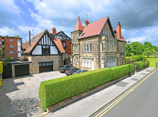 2 bedroom flat for sale in Stray Road, Harrogate, HG2