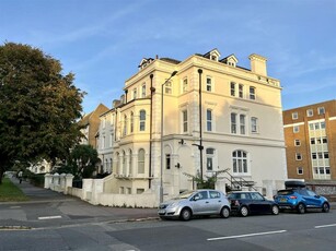 2 bedroom flat for sale in The Avenue, Eastbourne, BN21