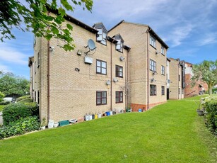 2 bedroom ground floor flat for sale in The Ridings, Luton, Bedfordshire, LU3 1BY, LU3