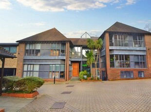 2 bedroom penthouse for sale in Winchester, SO23