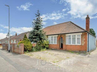 2 bedroom semi-detached bungalow for sale in Bramford Lane, Ipswich, IP1