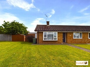 2 bedroom semi-detached bungalow for sale in Holly Lane, Rushmere St. Andrew, Ipswich, IP5